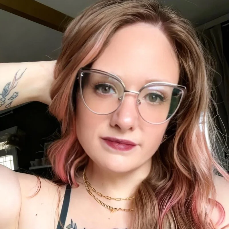 thatcutegirlwtheglasses profile photo