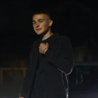 Dimi04113's Profile Pic