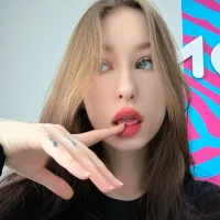 AnnLaisy's Avatar Pic