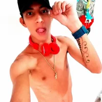 sebastianmil Φωτ, Προφίλ