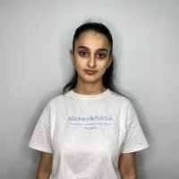 NeliJames Φωτ, Προφίλ