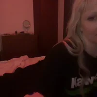 BlondeGoth10's Profile Pic