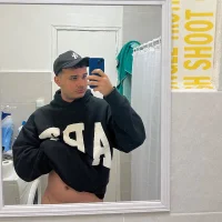 Yourmxnn 的個人資料圖片