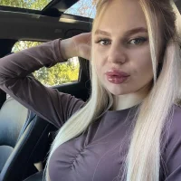 Pink_Blond's Profile Pic