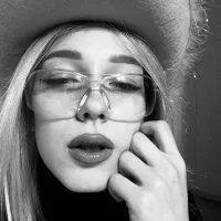 RoseBrowwn's Profile Pic