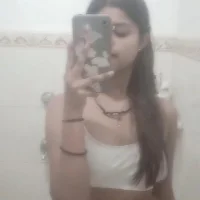 Poonam2000 webcam