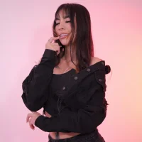 Nicolle_foxy's Avatar Photo