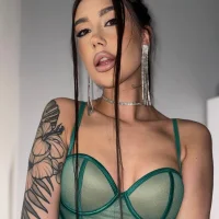 Slika avatara modela HannaHey