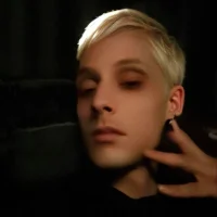 srghjkvfvv's Avatar Pic