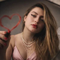 Giigii_Hadid Adlı Modelin Avatarı