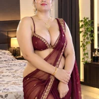 Hot_Aunty_44