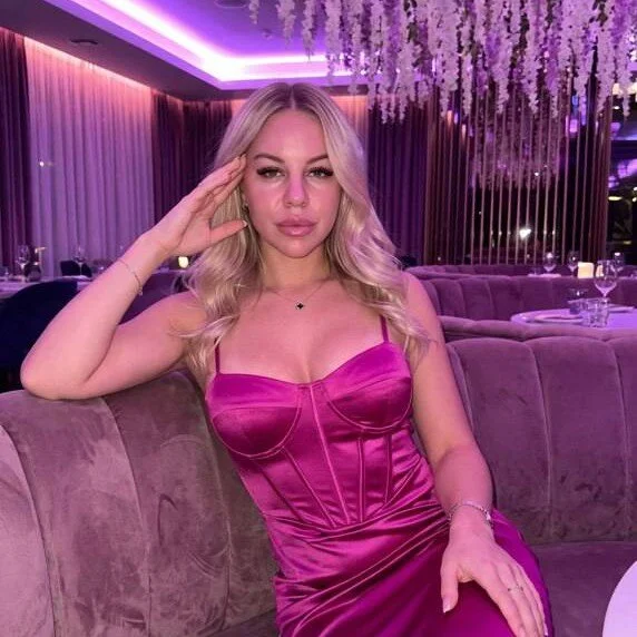 curvybby1 profile photo