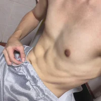 Cummingsoon_ Φωτ, Προφίλ