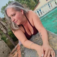 Feelineducentre's Avatar Pic