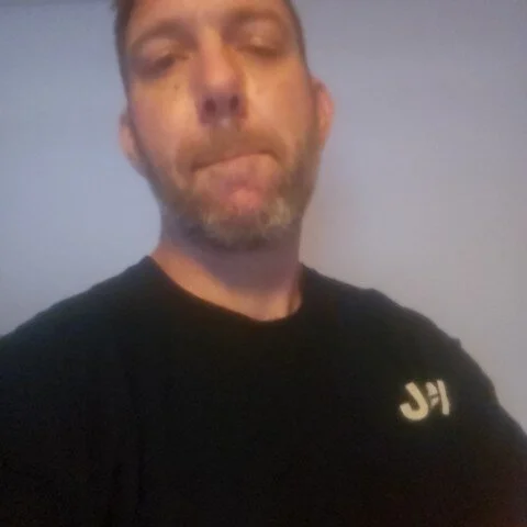 thikdik40 profile photo