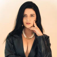 CamilaMoreno01 Φωτ, Προφίλ