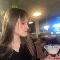 ririazelia's Avatar Pic