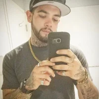 YOUKNOWHATSUP40's Offline Chat Room