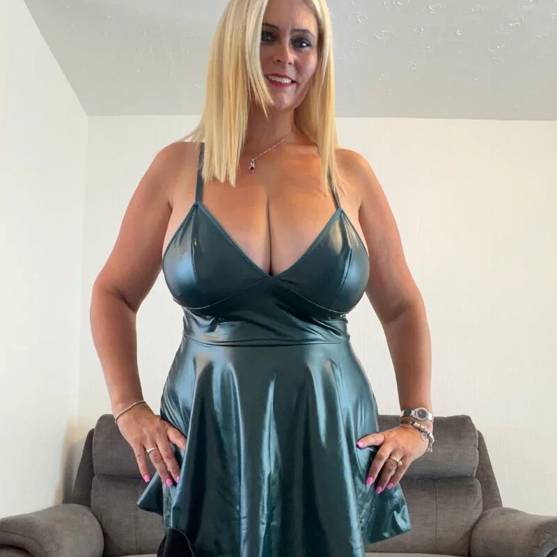 BustySwingingSlut