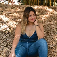 LauraVitale's Avatar Pic