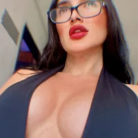 Violett_hott_ Adlı Modelin Avatarı