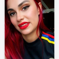 tinny_emiily Adlı Modelin Avatarı