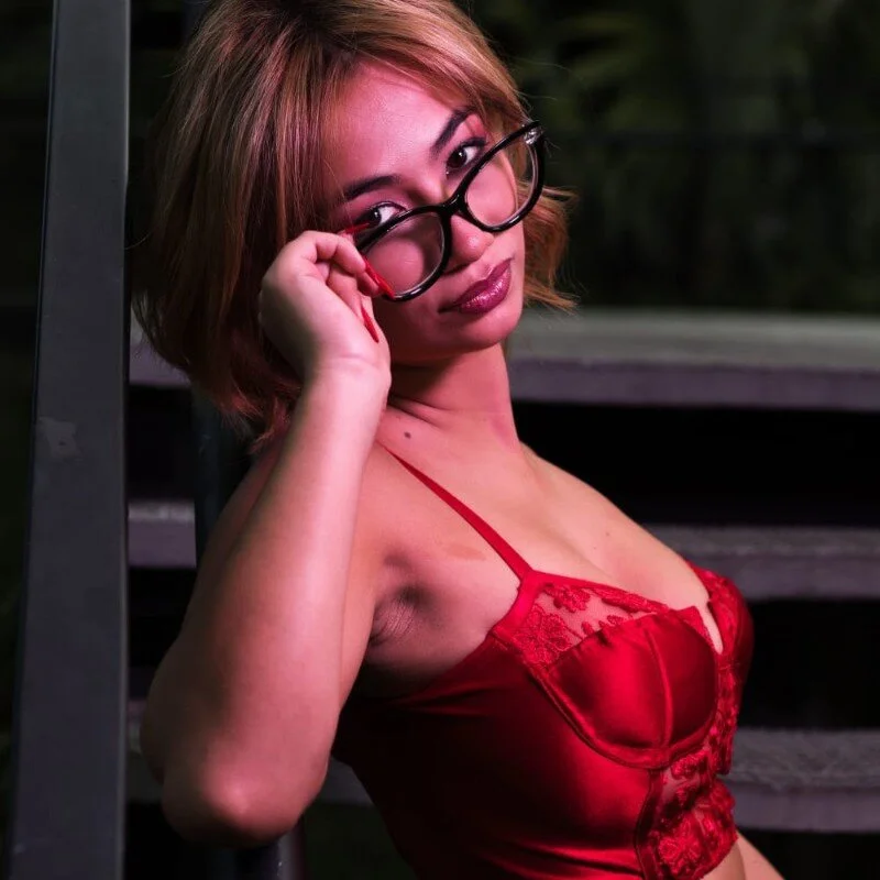Mia_collins16