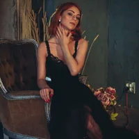 young_milf_'s Profile Pic