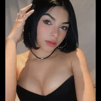 _lucero_hot