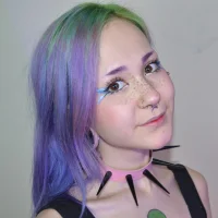 Loly_alien's Profile Pic