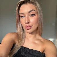 BlondeChiara webcam model