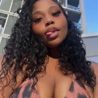 EbonyPucci's Offline Chat Room