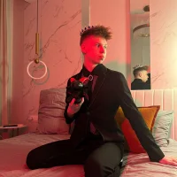 elliot_mars_ Adlı Modelin Avatarı