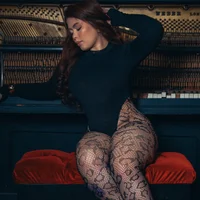 Lizzy_R Adlı Modelin Avatarı