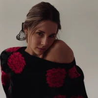 NinaGlow's Profile Pic