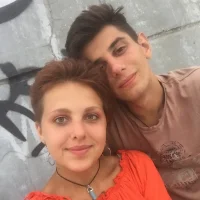 CrownCouple Φωτ, Προφίλ