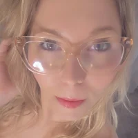 NikkiB653466 avatarbilde