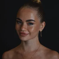 LolaMoon Φωτ, Προφίλ