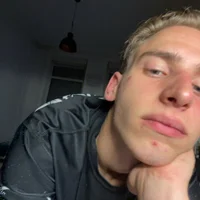 Boylikes16's Profile Pic
