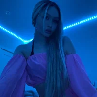 EasterEliot 的個人資料圖片