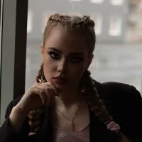 LynetFaro's Profile Pic
