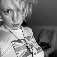 Lizzy_Livewire's Profile Pic