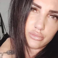 Mia-Quinn Φωτ,  Προφίλ