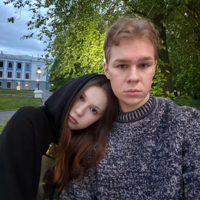 AdrianaChrisShow