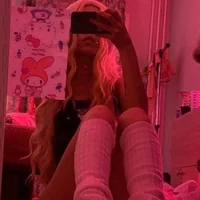 _Molly_Moon1's Profile Pic