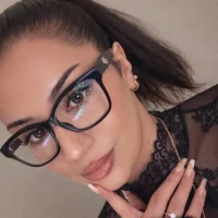 Yasmine-blue Adlı Modelin Avatarı