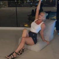 Squirt_Qween Φωτ, Προφίλ