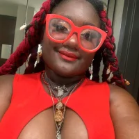 Izzy_the_poet's Profile Pic