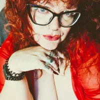 LadyCrimsonVoluptas 头像图片