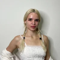 MaryTrifone webcam model